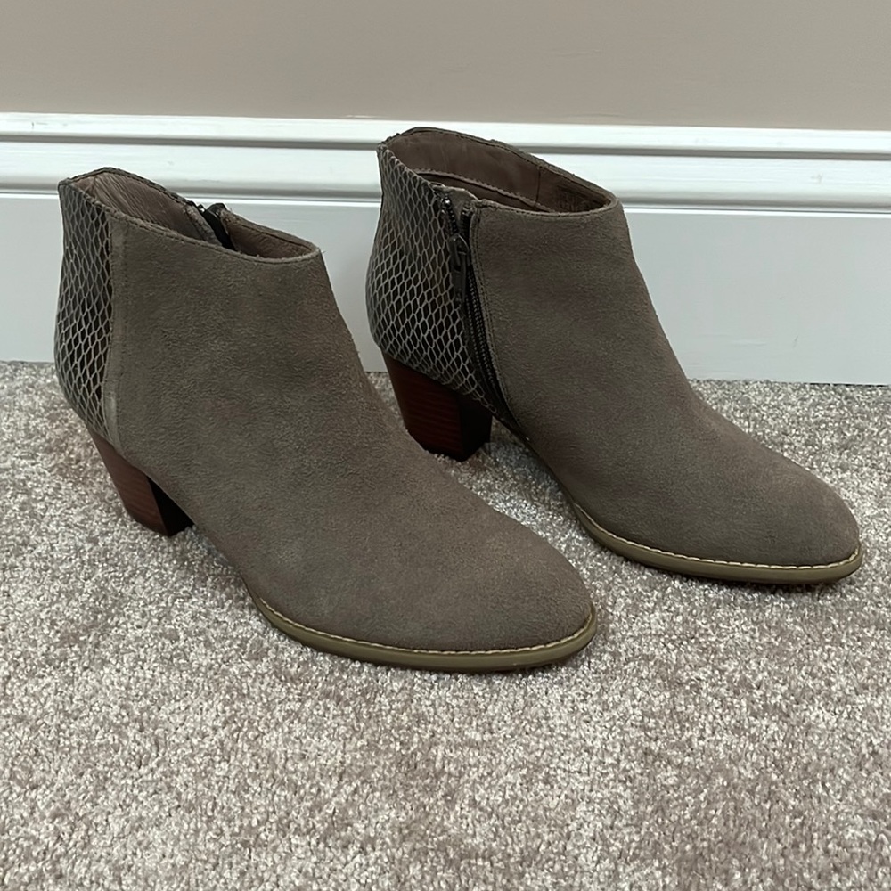 Vionic Boots